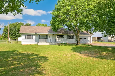 12687 Henderson Rd, Sanger, TX 76266