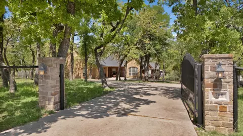 700 Cougar Rd, Lipan, TX 76462
