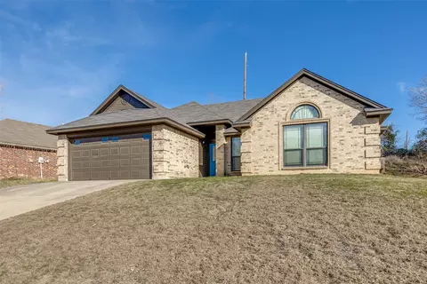 108 Parkwood Ct, Azle, TX 76020