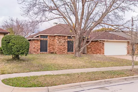 2223 Edinburgh St, Arlington, TX 76018