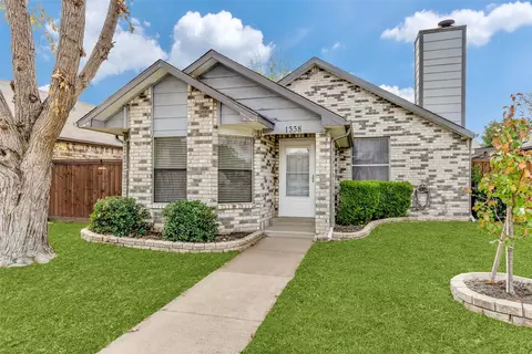 1338 Maplewood Dr, Lewisville, TX 75067