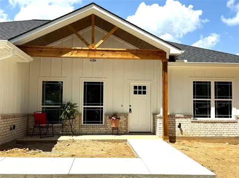 901 E Bailey Ave, Troup, TX 75789