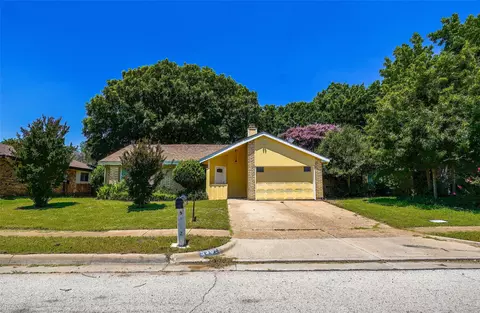 5302 Yaupon Dr, Arlington, TX 76018