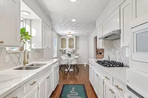 2564 Saint Francis Ave, Dallas, TX 75228