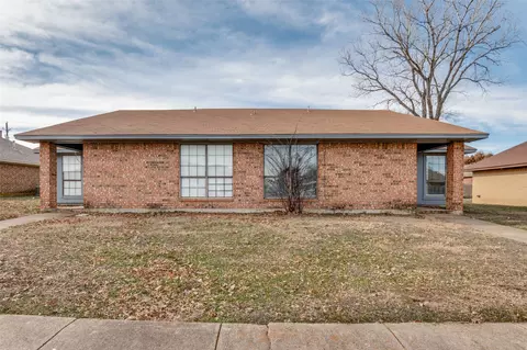 1733 Creekview Dr, Glenn Heights, TX 75154