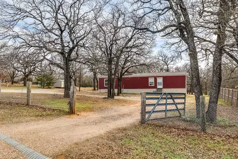 8808 Cahill Dr, Alvarado, TX 76009