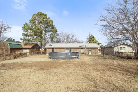 Exterior - 1005 E Fitzgerald St, Bangs, TX 76823 photo 3 of 5