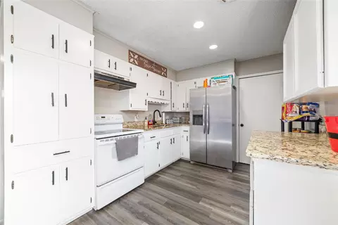 Kitchen - 1005 E Fitzgerald St, Bangs, TX 76823 photo 2 of 2