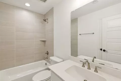 Bath - 2005 Waterleaf Rd, Haslet, TX 76052 photo 7 of 7
