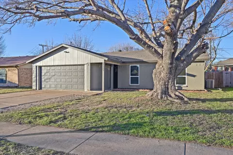 6609 Betty Dr, Watauga, TX 76148