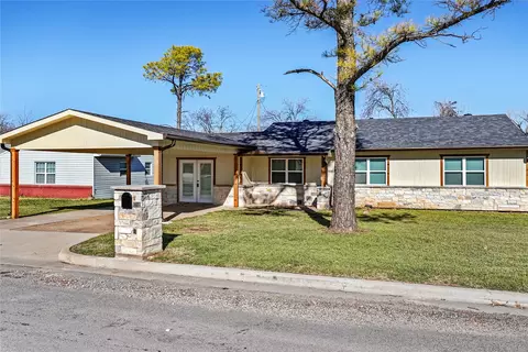 1128 Turner Dr, Jacksboro, TX 76458