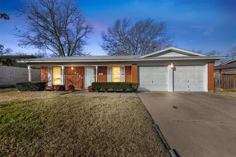6200 Cliffside Dr, Edgecliff Village, TX 76134