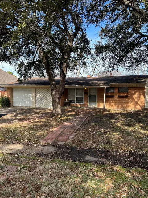 3053 Topaz Ln, Farmers Branch, TX 75234