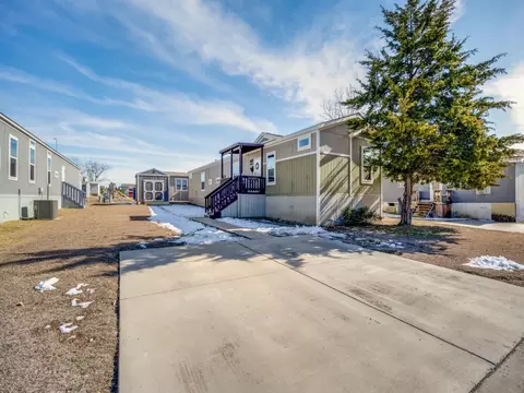 204 Roelke Dr, Sherman, TX 75092