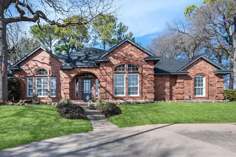 1023 Saint Andrews Dr, Mansfield, TX 76063