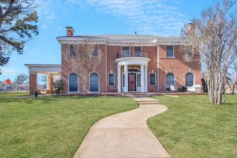 1216 S Colorado St, Coleman, TX 76834
