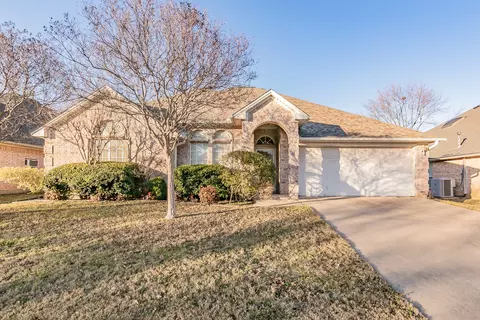 5841 Echo Bluff Dr, Haltom City, TX 76137