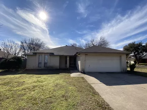 908 Packard Dr, Arlington, TX 76001
