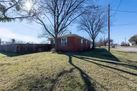 501 S Main St, Henrietta, TX 76365