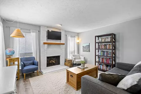 7510 Holly Hl #121, Dallas, TX 75231