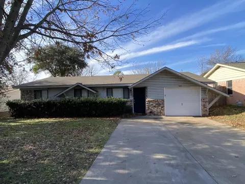 905 Bryan Dr, Bedford, TX 76022