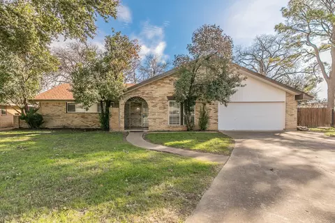 2005 Winewood Ln, Arlington, TX 76013