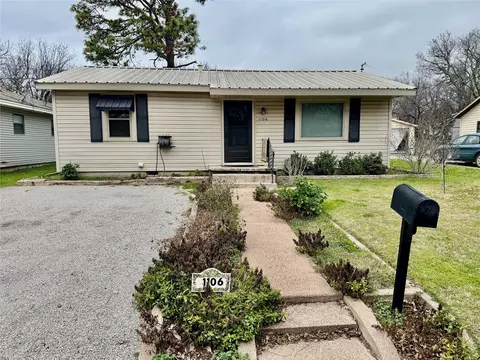 1106 Jefferson St, Bowie, TX 76230