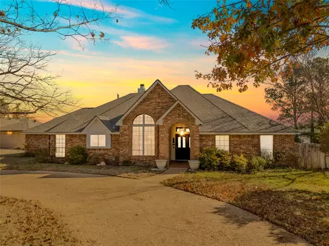 230 Edgewood Dr, Highland Village, TX 75077