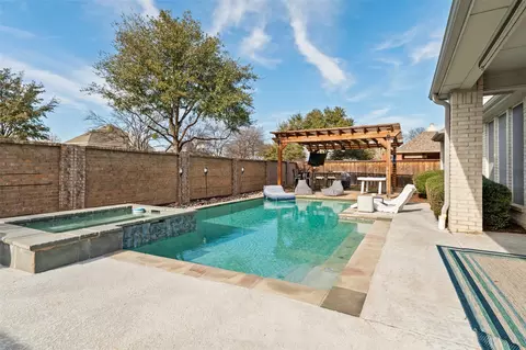 6711 Falcon Crest Ln, Sachse, TX 75048