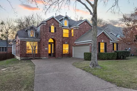 623 Creekwood Ln, Grand Prairie, TX 75052