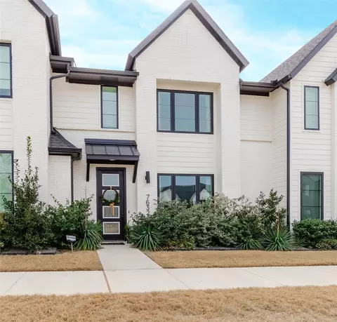 7632 Rambler Ln, North Richland Hills, TX 76182