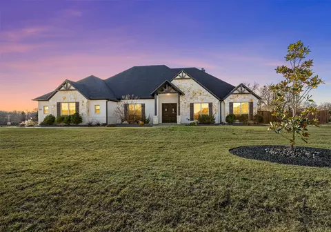 2430 Fossil Creek Dr, Midlothian, TX 76065
