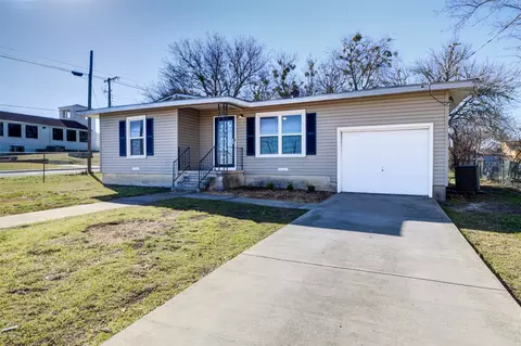 204 S Stratton St, Decatur, TX 76234