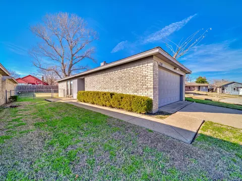 210 Lone Pne, Fort Worth, TX 76108