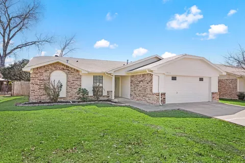 3732 Greenstone Dr, Fort Worth, TX 76137