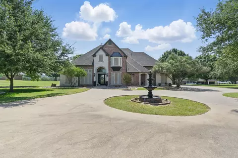 1901 Yucatan Dr, Granbury, TX 76048