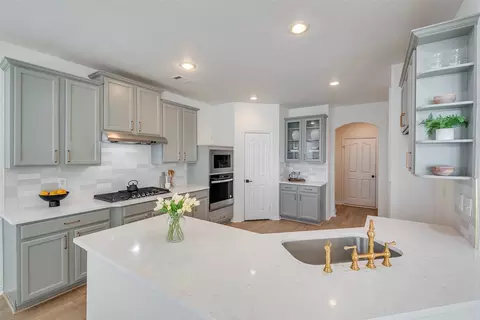 136 Shasta Dr, Hickory Creek, TX 75065