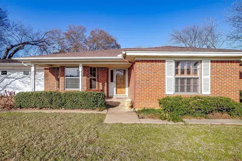 141 Dian St, Burleson, TX 76028
