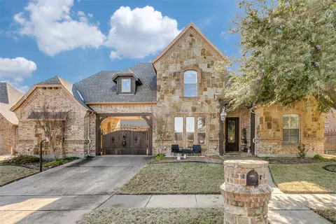 8212 Oak Knoll Dr, North Richland Hills, TX 76182