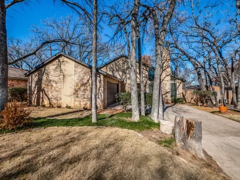 5401 Falcon Wood Ct, Arlington, TX 76016