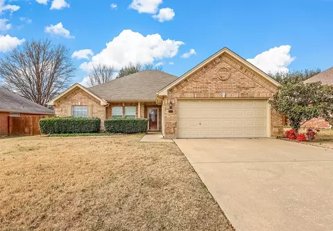 1227 Highcrest Dr, Burleson, TX 76028