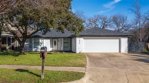 1036 Kings Manor Dr, Lake Dallas, TX 75065