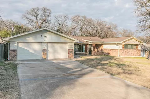 632 Forest Ln, Hurst, TX 76053