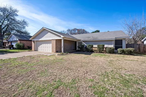 5810 Teal Ridge Dr, Arlington, TX 76017