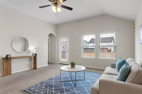 1328 Glen Garden Dr, Fort Worth, TX 76104