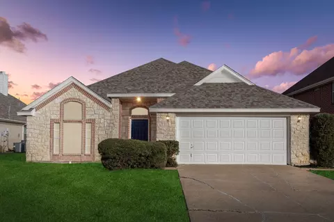 6120 Huntington Dr, Haltom City, TX 76137