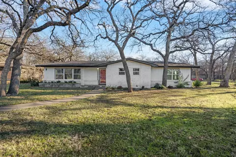6417 Forest Hill Dr, Forest Hill, TX 76119