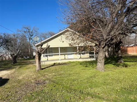 204 Wolfe St, Ponder, TX 76259