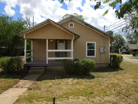 217 W 13th St, Coleman, TX 76834