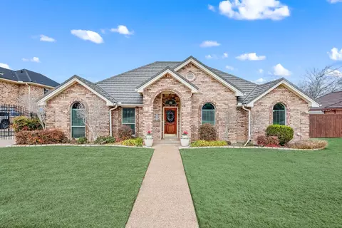 420 Evergreen Dr, Hurst, TX 76054